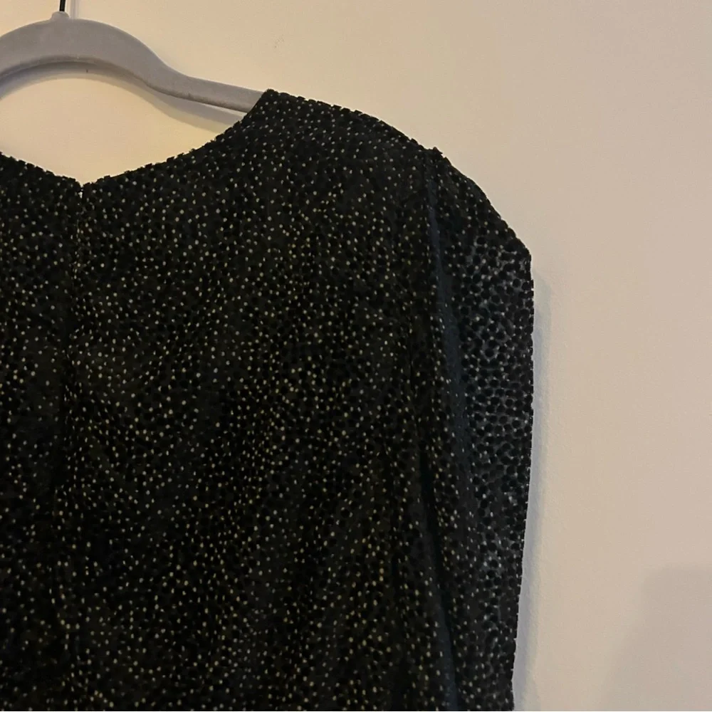 ASTR The Label Florence Top Black Velvet Dot Medium Women's Puff Sleeve Ruched